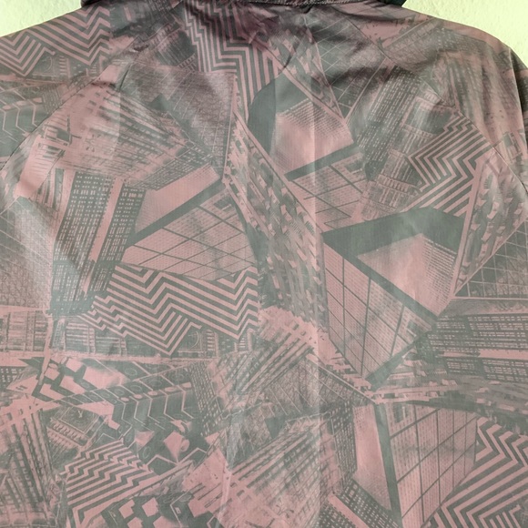 Womens Nike Woven Shanghai Cape Jacket Size Small - Picture 6 of 6